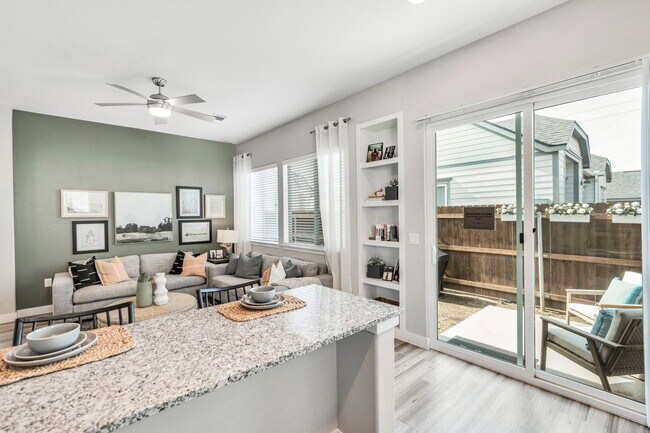 Building Photo - 5553 Lockhart Ln