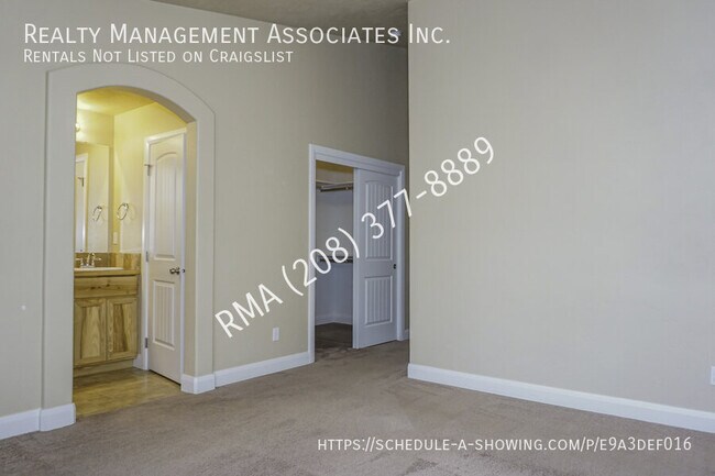 Building Photo - 4614 N Willowside Ave