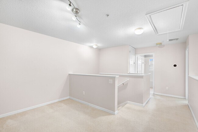 Building Photo - 10077 Moorshire Cir