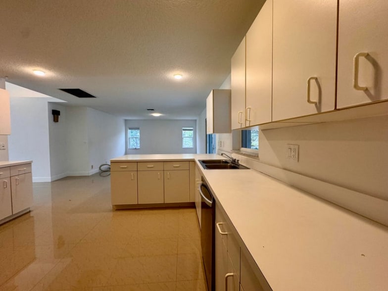 Building Photo - 1132 Hatteras Cir