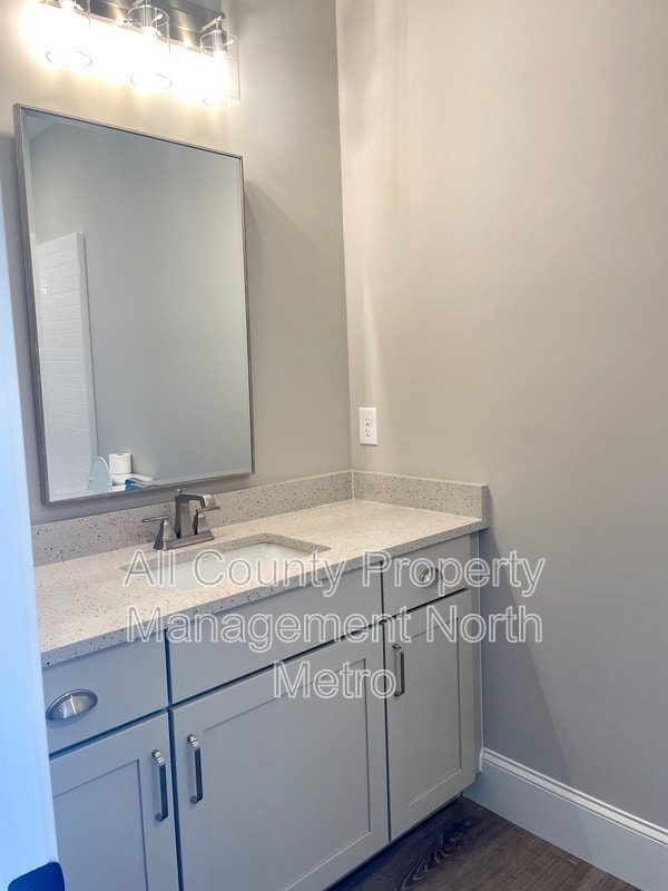 Building Photo - 5390 Valley Dr