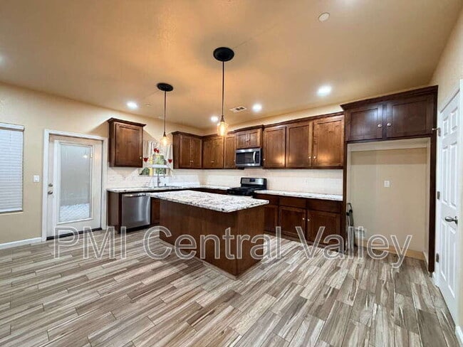 Building Photo - 584 Granada Court