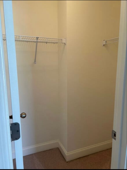 Building Photo - 735 Tulip Grove Rd