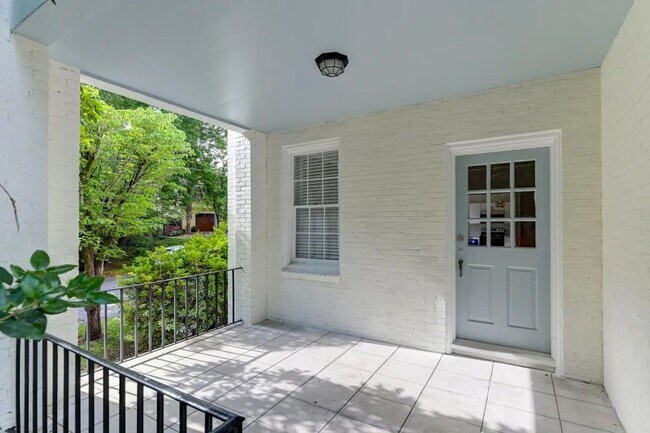 Building Photo - Pre-Leasing for the 26-27 School Year! - H...
