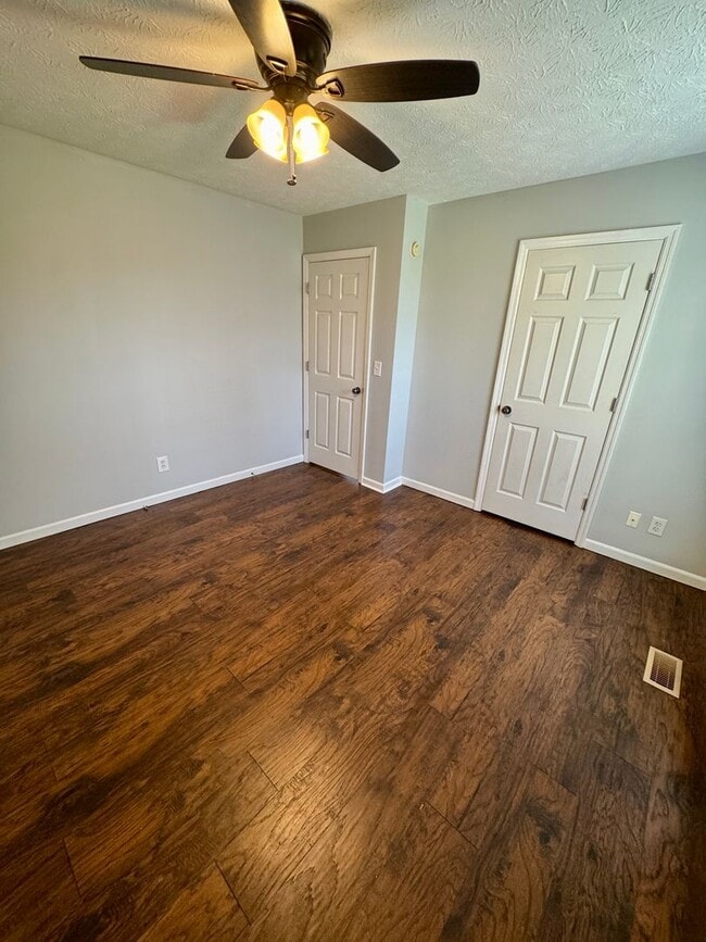 Building Photo - 3 bed & 2 bath located in Oxford! Additional photos coming soon!