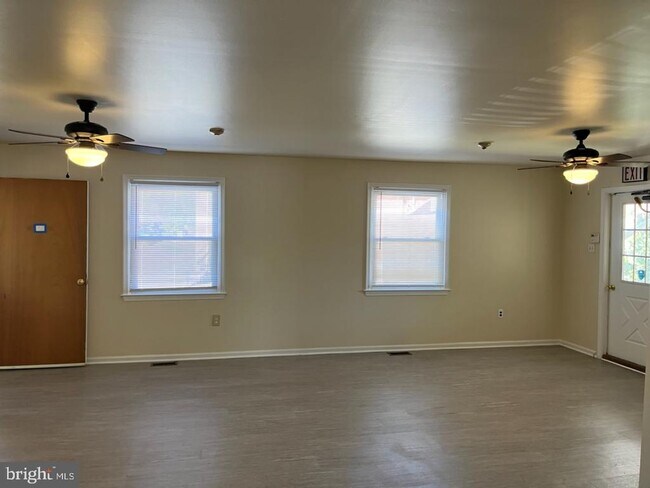 Building Photo - 1000 E Willow Grove Ave