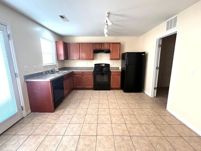 Building Photo - Newer 3BD/2.5 BA home w/ garage in quiet subdivision and only 15 minutes to downtown Raleigh!