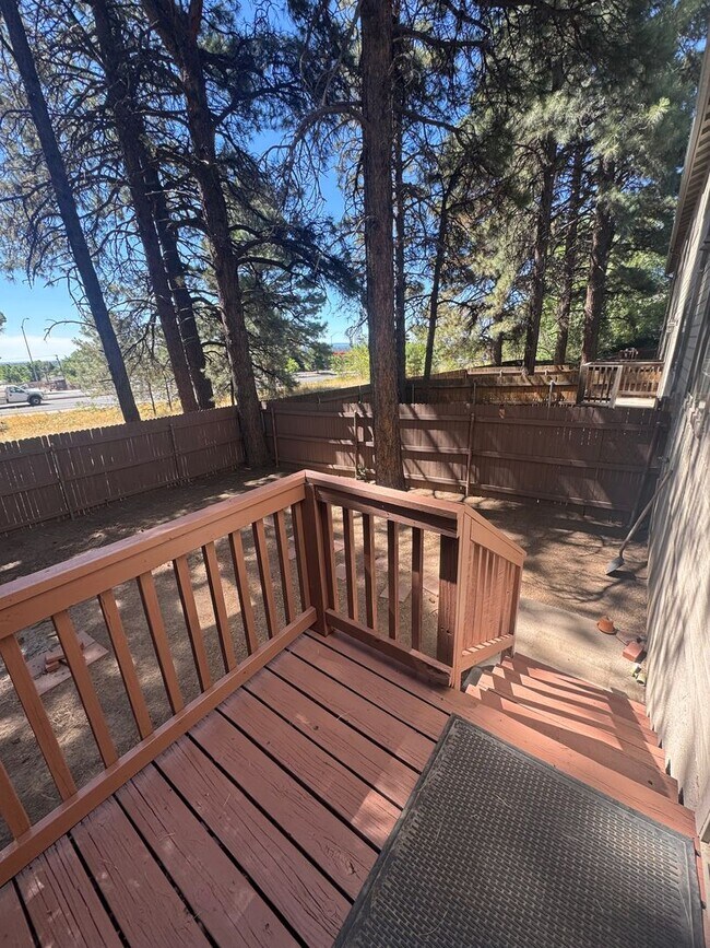 Building Photo - Ready For Move-In! Two-Level Townhome with...