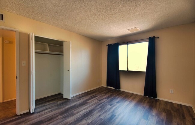 Building Photo - Charming 5-Bedroom Pool Home in Prime Tempe Location