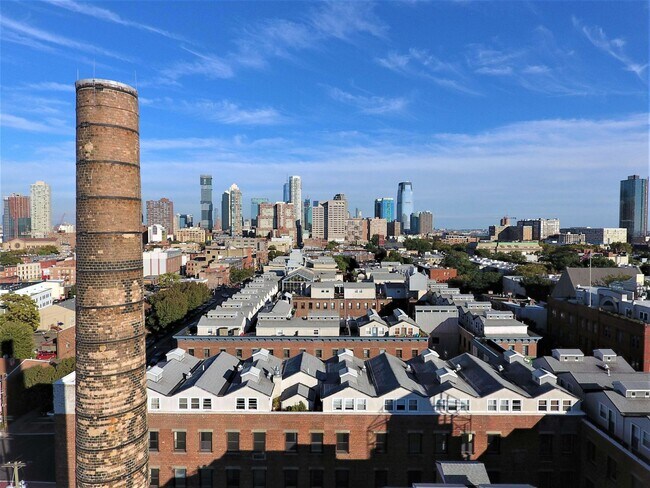 Building Photo - 357 Varick St