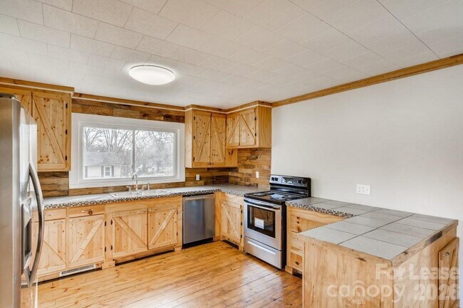 Building Photo - 503 N Church St