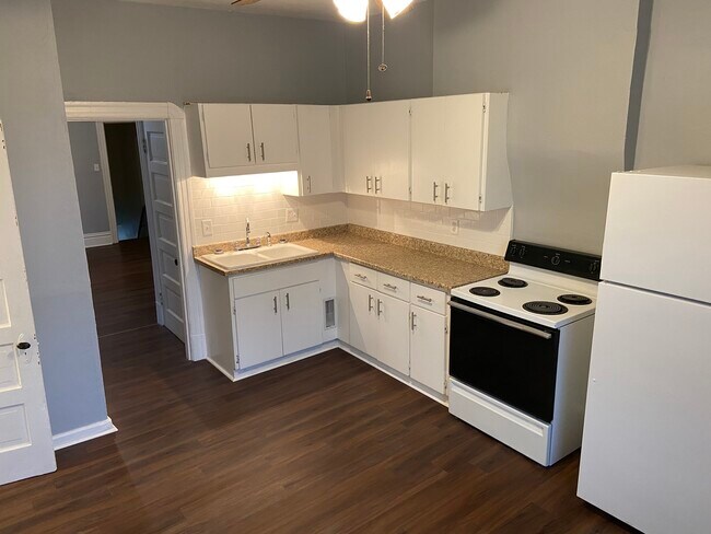 Building Photo - 4044 Russell Blvd