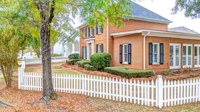Building Photo - 8141 Oak Alley