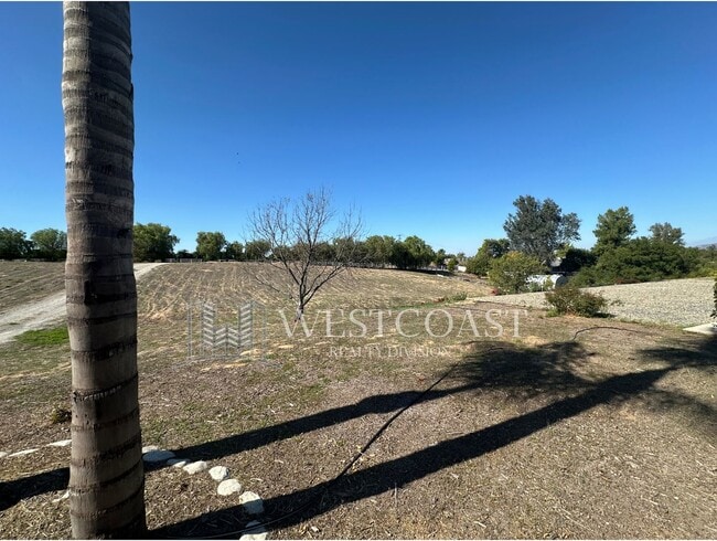 Building Photo - 41644 Valencia Way