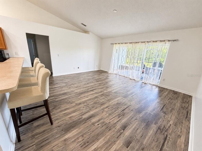 Building Photo - 1325 Oakwood Ct