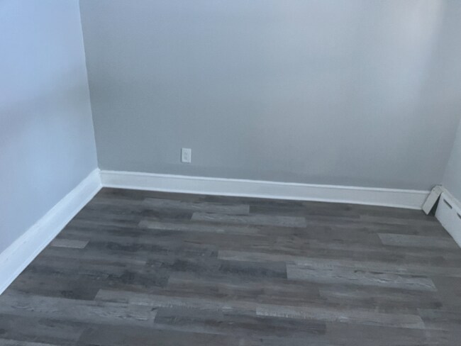 Building Photo - 61 sp St