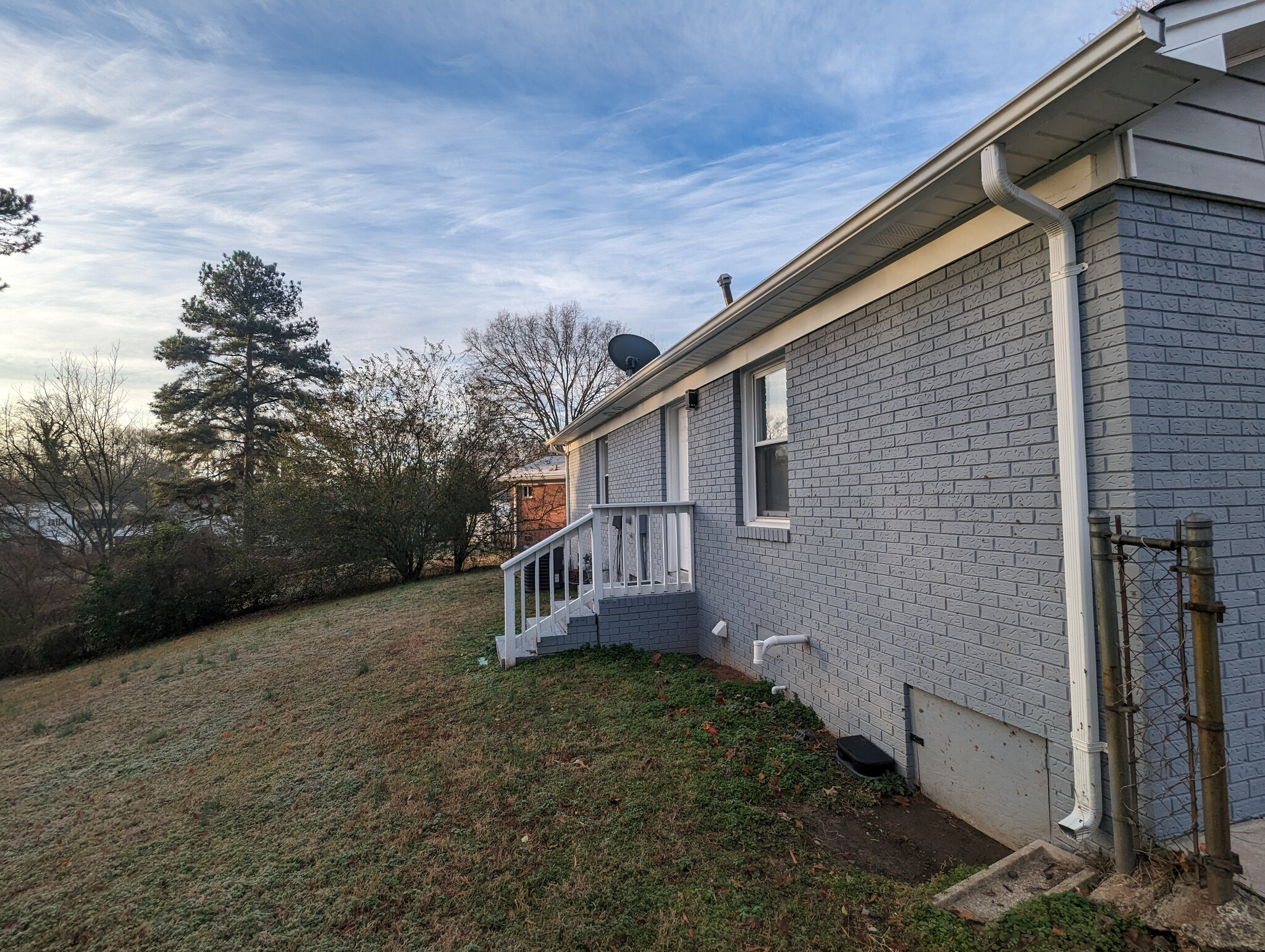 Building Photo - Room in House on Merrill Pl