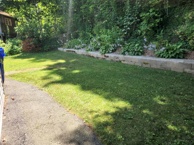 Building Photo - 115 Clay St