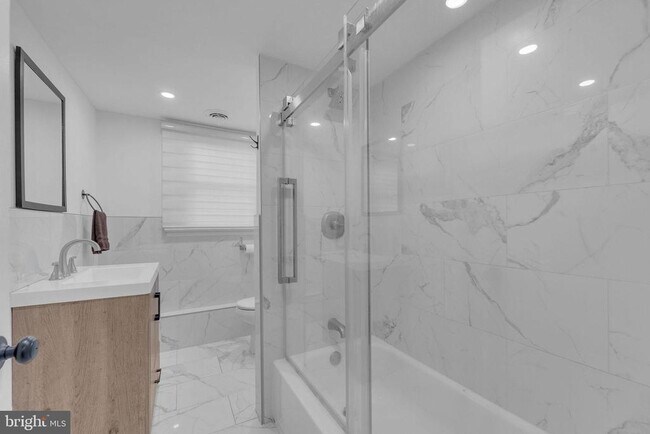 Building Photo - 91 2nd St