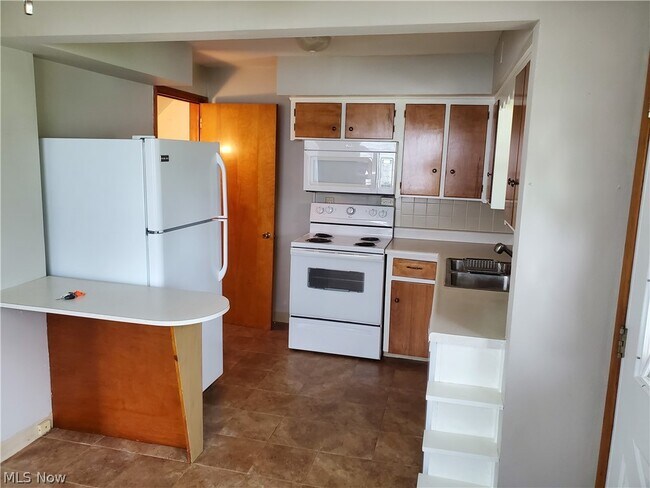 Building Photo - 2562 3rd St