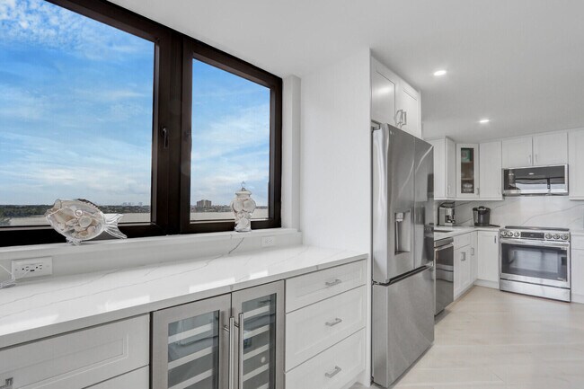 Building Photo - 5380 N Ocean Dr
