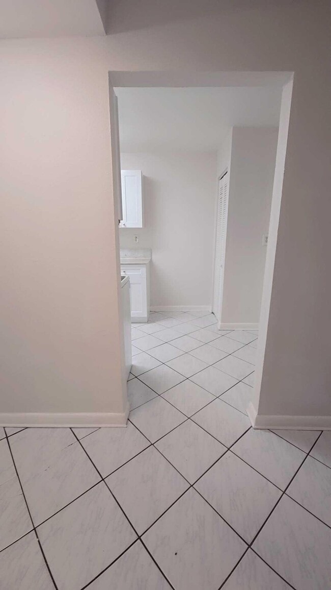 Building Photo - 4111 Stirling Rd