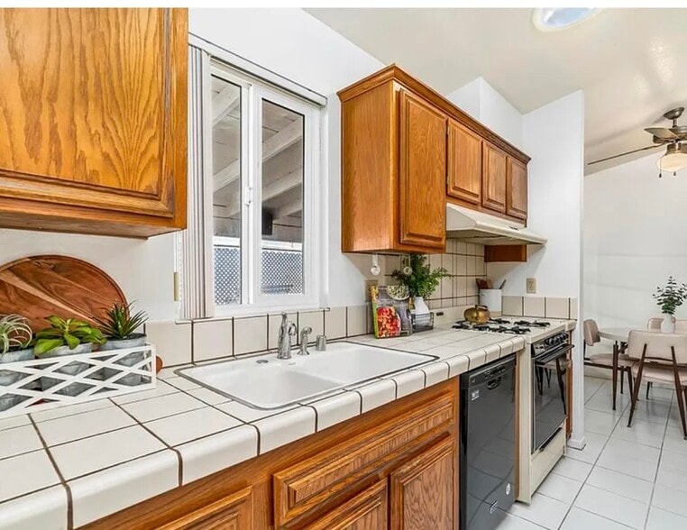 Building Photo - 2010 W San Marcos Blvd