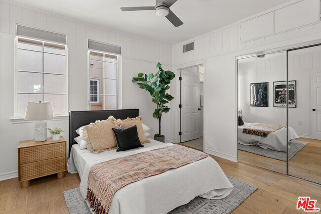 Building Photo - 5935 Playa Vista Dr