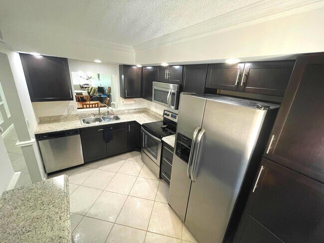 Building Photo - 2805 SW 22nd Ave