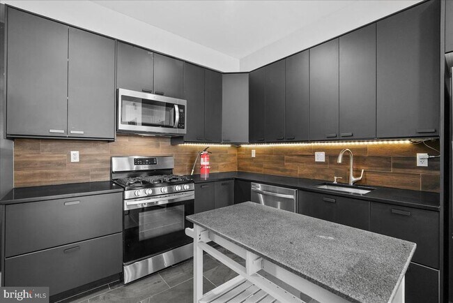 Building Photo - 1222 Wylie St NE