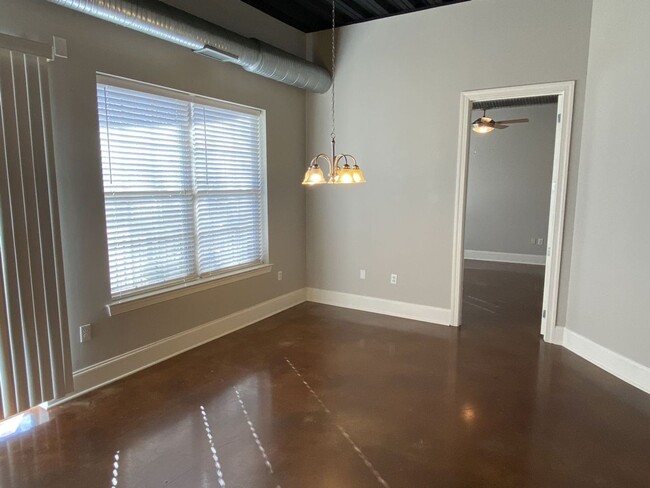 Building Photo - Great 2 Bed, 2 Bath Condo in NODA