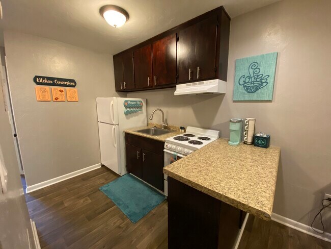Building Photo - Suites on 6th
