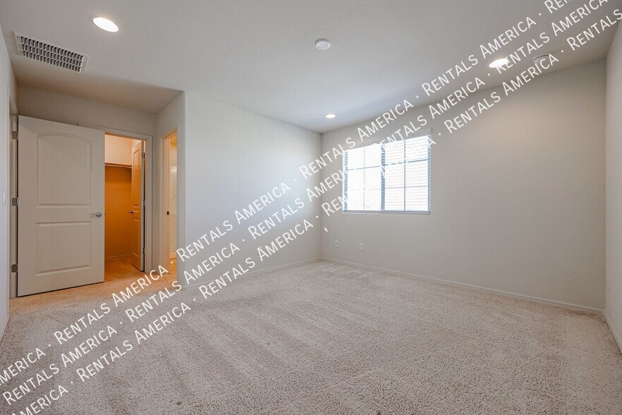 Building Photo - 25334 N 163rd Dr