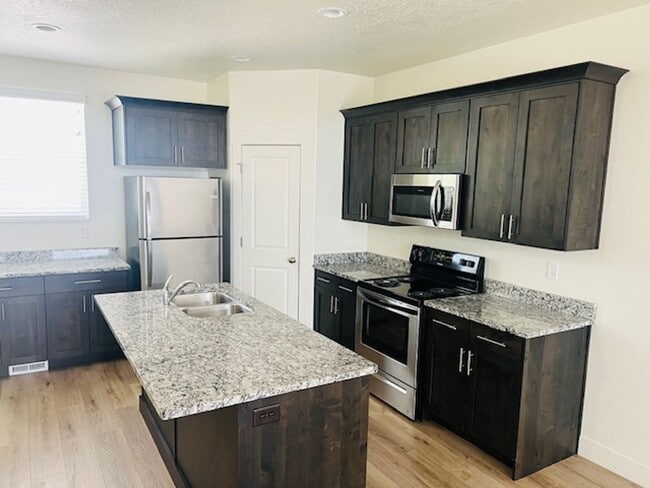 Primary Photo - Beautiful townhome with garage and central air