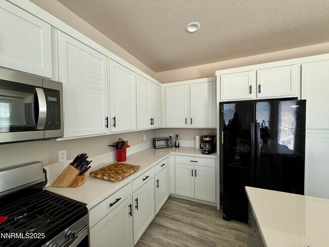 Building Photo - 452 Blackbird Ln