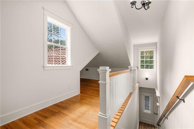 Building Photo - 787 Flat Shoals Ave SE