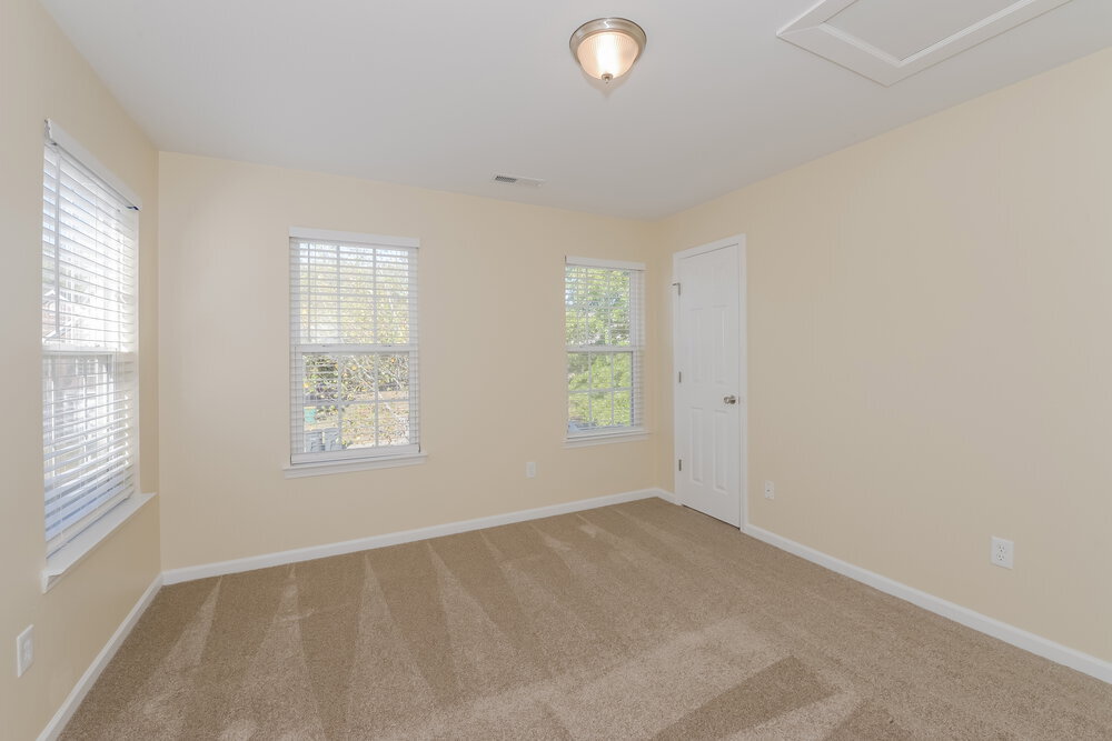Building Photo - 1043 Vanguard Dr