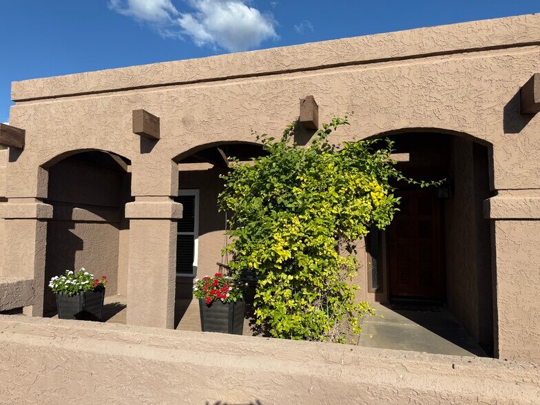 Building Photo - 8315 S Taylor Dr