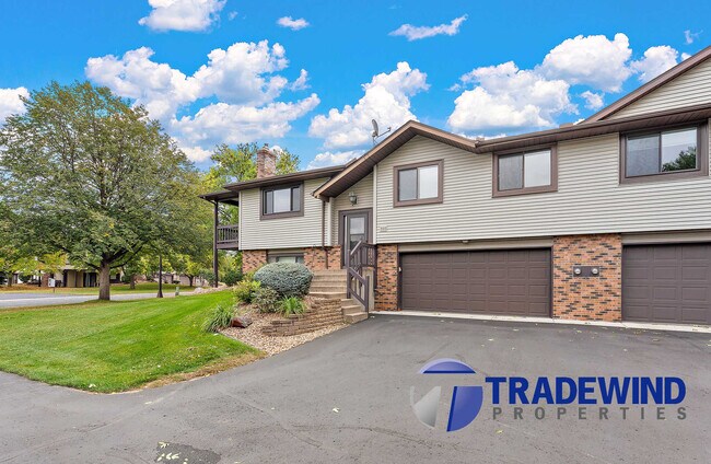 Building Photo - 560 Donegal Cir
