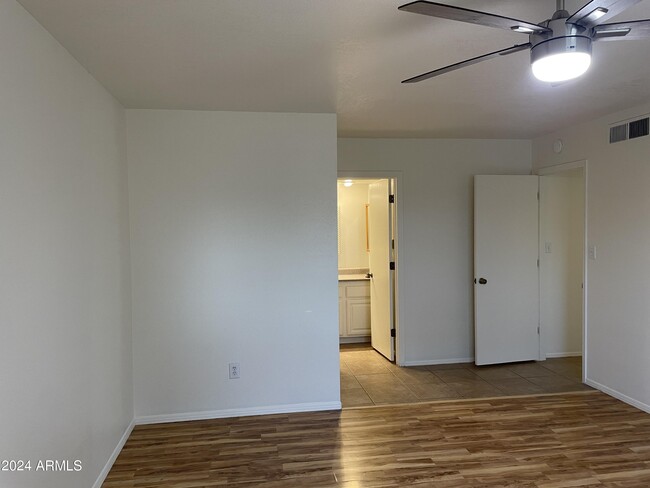 Building Photo - 8473 E Pierce St