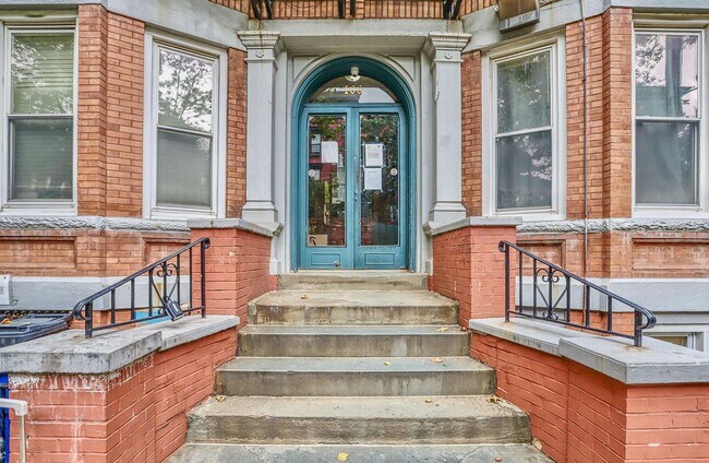 Building Photo - 106 11th St