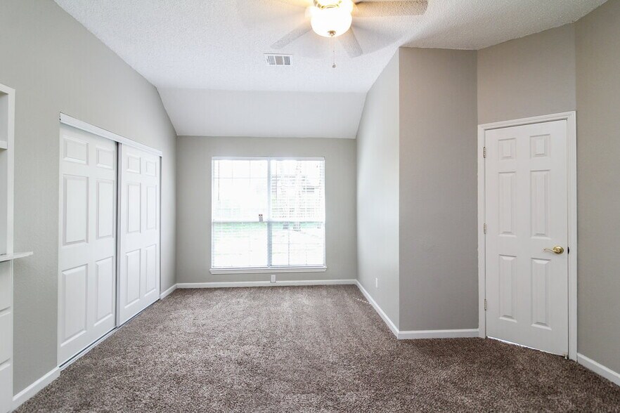 Building Photo - 817 Clover Hill Ln