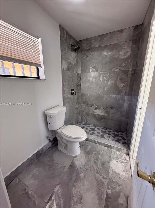 Building Photo - 2354 W 62nd St