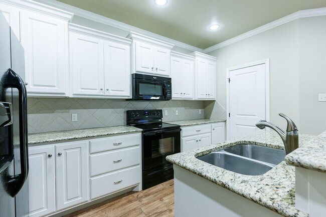 Building Photo - 9804 Avenue V