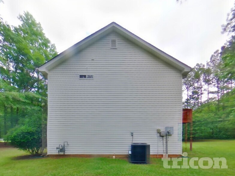 Building Photo - 65 Applewood Cir