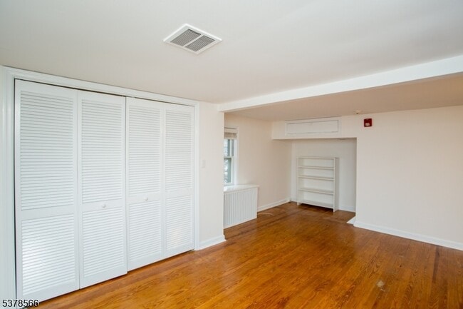 Building Photo - 67 Ferry St