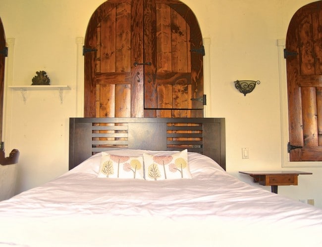 Queen bed - 3916 Carnavon Way