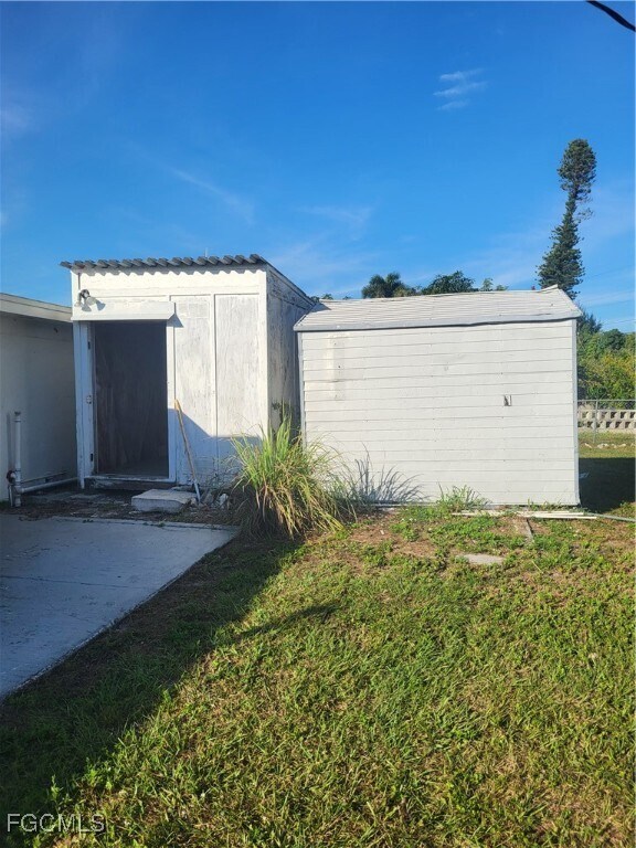 Building Photo - 2027 Maravilla Cir