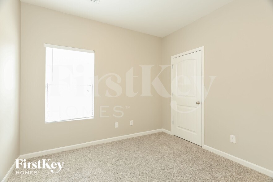 Building Photo - 5021 Bella Ct