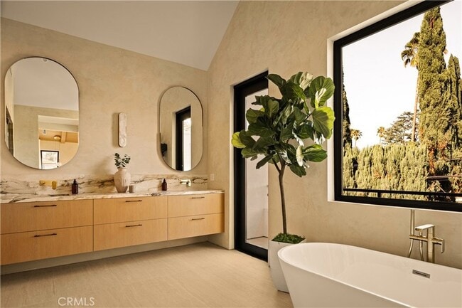 Building Photo - 5006 Enfield Ave